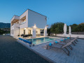 Noćne slike, Villa Stellante s bazenom i pogledom na more, Rovanjska, Dalmacija Rovanjska